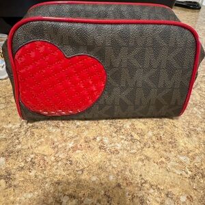 New Michael Kors Signature Iconic Limited Edition Makeup Bag